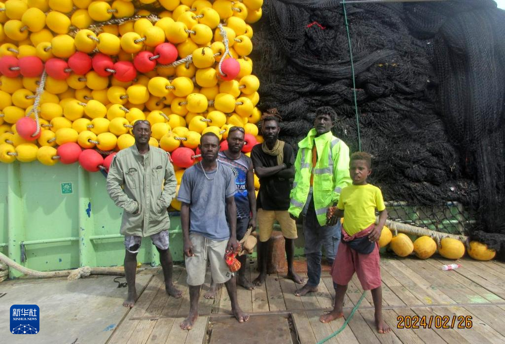 中国渔船在所罗门群岛海域救起6名遇险者